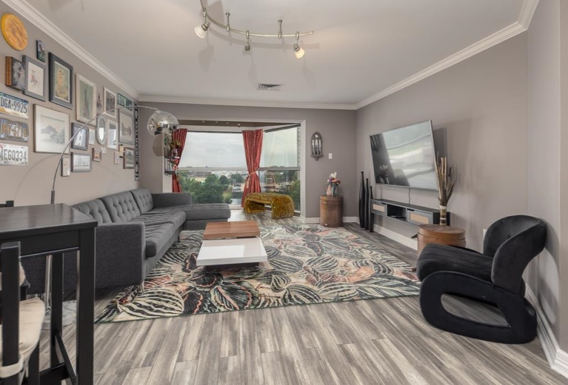 655 RIVERSIDE DR, Memphis, Tennessee 38103, 1 Bedroom Bedrooms, 3 Rooms Rooms,1 BathroomBathrooms,Residential,For Sale,RIVERSIDE,10220417