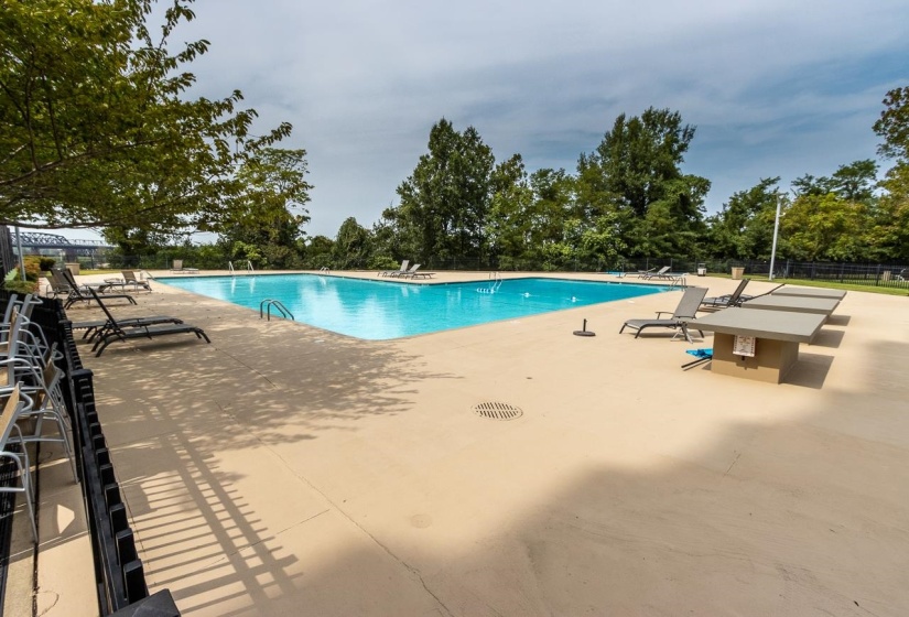 655 RIVERSIDE DR, Memphis, Tennessee 38103, 1 Bedroom Bedrooms, 3 Rooms Rooms,1 BathroomBathrooms,Residential,For Sale,RIVERSIDE,10220417