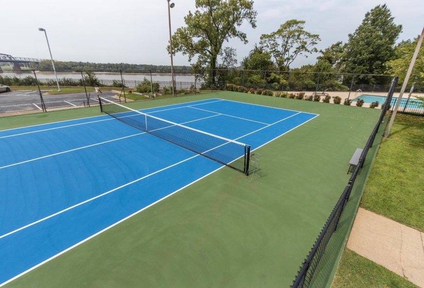 655 RIVERSIDE DR, Memphis, Tennessee 38103, 1 Bedroom Bedrooms, 3 Rooms Rooms,1 BathroomBathrooms,Residential,For Sale,RIVERSIDE,10220417