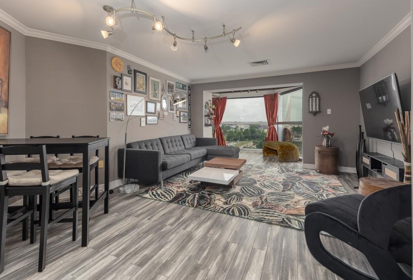 655 RIVERSIDE DR, Memphis, Tennessee 38103, 1 Bedroom Bedrooms, 3 Rooms Rooms,1 BathroomBathrooms,Residential,For Sale,RIVERSIDE,10220417