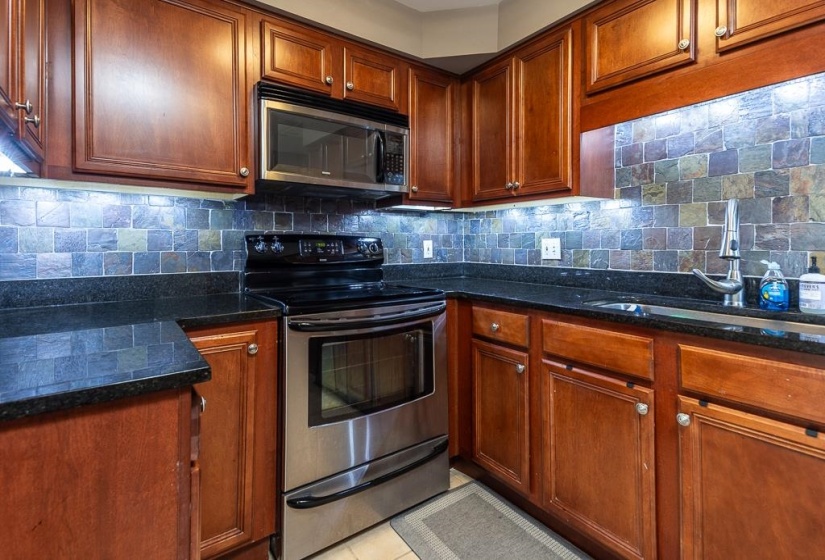 655 RIVERSIDE DR, Memphis, Tennessee 38103, 1 Bedroom Bedrooms, 3 Rooms Rooms,1 BathroomBathrooms,Residential,For Sale,RIVERSIDE,10220417