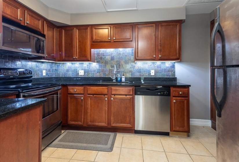 655 RIVERSIDE DR, Memphis, Tennessee 38103, 1 Bedroom Bedrooms, 3 Rooms Rooms,1 BathroomBathrooms,Residential,For Sale,RIVERSIDE,10220417