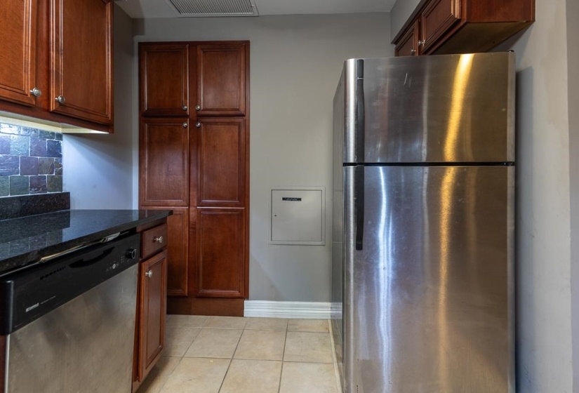 655 RIVERSIDE DR, Memphis, Tennessee 38103, 1 Bedroom Bedrooms, 3 Rooms Rooms,1 BathroomBathrooms,Residential,For Sale,RIVERSIDE,10220417