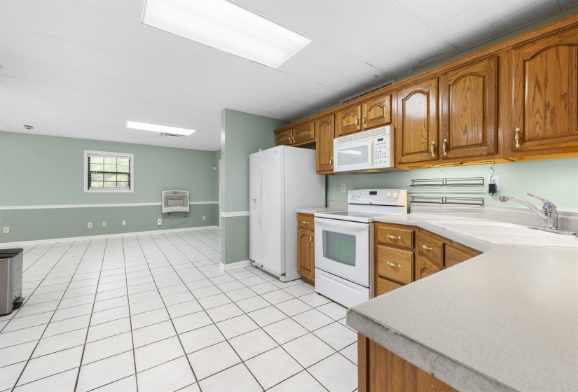 1120 MCFADDEN DR, Oakland, Tennessee 38060, 3 Bedroom Bedrooms, 7 Room Rooms,3 BathroomBathrooms,Residential,For Sale,MCFADDEN,0,10220429