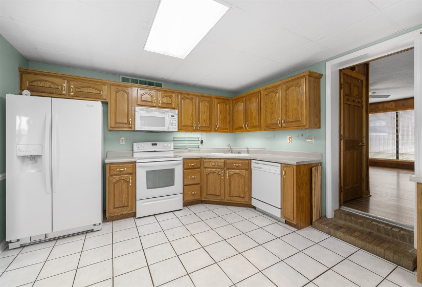 1120 MCFADDEN DR, Oakland, Tennessee 38060, 3 Bedroom Bedrooms, 7 Room Rooms,3 BathroomBathrooms,Residential,For Sale,MCFADDEN,0,10220429