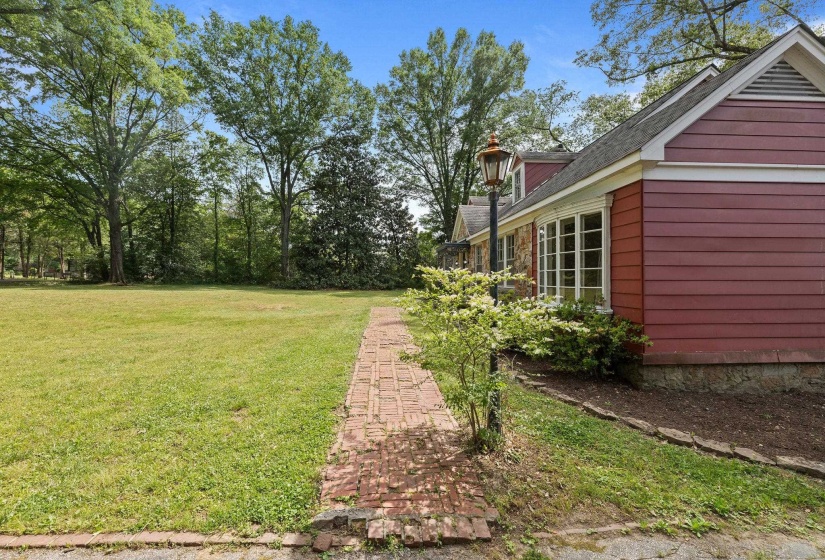 443 GRANDVIEW ST, Memphis, Tennessee 38111, 4 Bedroom Bedrooms, 10 Room Rooms,3.1 BathroomBathrooms,Residential,For Sale,GRANDVIEW,0,10220440