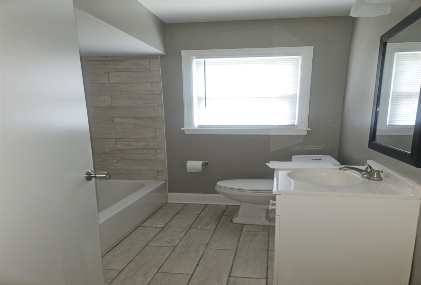 540 BERCLAIR RD, Memphis, Tennessee 38122, 2 Bedrooms Bedrooms, ,1 BathroomBathrooms,Duplexes,For Sale,BERCLAIR,10220471