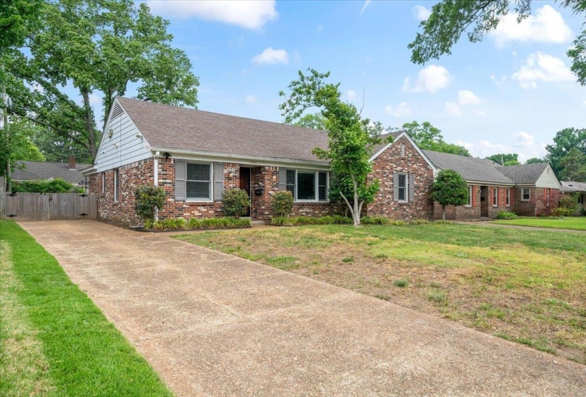 1594 DORSET DR, Memphis, Tennessee 38117, 3 Bedroom Bedrooms, 8 Room Rooms,2 BathroomBathrooms,Residential,For Sale,DORSET,0,10220442