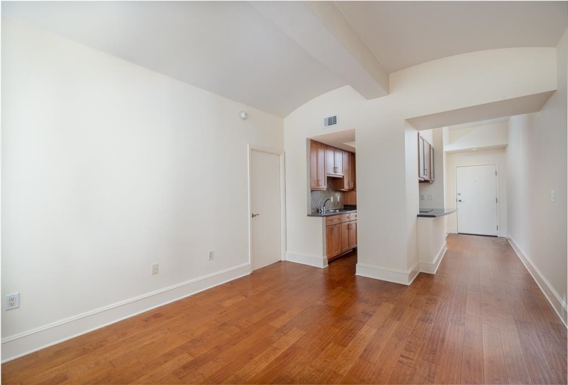 66 MONROE AVE, Memphis, Tennessee 38103, 1 Bedroom Bedrooms, 4 Rooms Rooms,1 BathroomBathrooms,Residential,For Sale,MONROE,10220462
