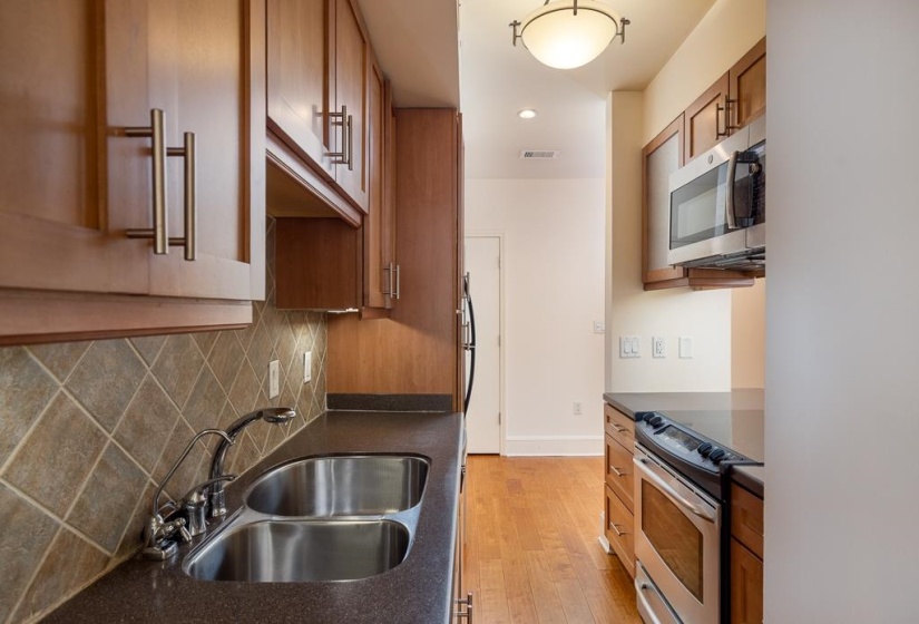 66 MONROE AVE, Memphis, Tennessee 38103, 1 Bedroom Bedrooms, 4 Rooms Rooms,1 BathroomBathrooms,Residential,For Sale,MONROE,10220462