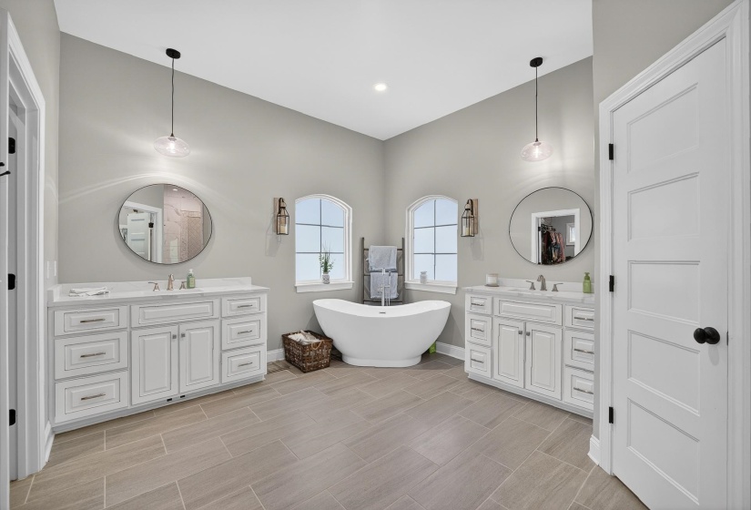 267 WOODRUN DR, Middleton, Tennessee 38052, 5 Bedroom Bedrooms, 21 Room Rooms,5.1 BathroomBathrooms,Residential,For Sale,WOODRUN,0,10220468