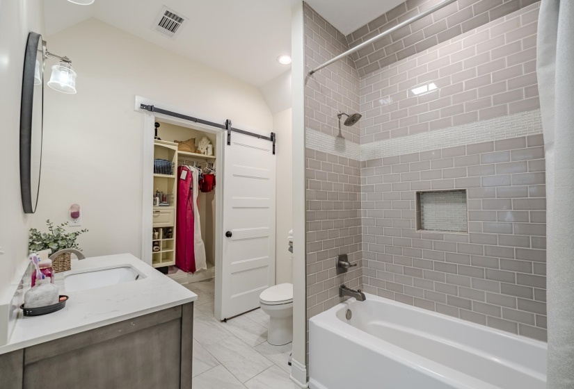 267 WOODRUN DR, Middleton, Tennessee 38052, 5 Bedroom Bedrooms, 21 Room Rooms,5.1 BathroomBathrooms,Residential,For Sale,WOODRUN,0,10220468