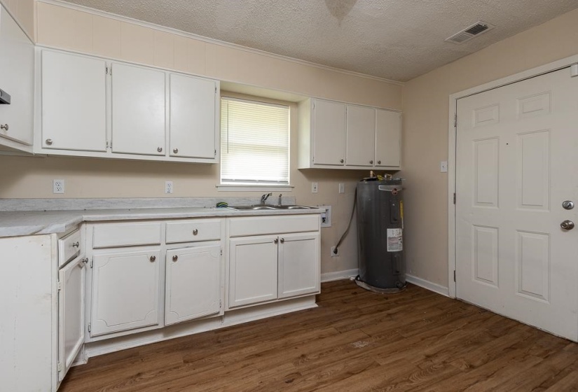 1871 GOOCH RD, Memphis, Tennessee 38109, 3 Bedroom Bedrooms, 7 Room Rooms,1 BathroomBathrooms,Residential,For Sale,GOOCH,0,10220478