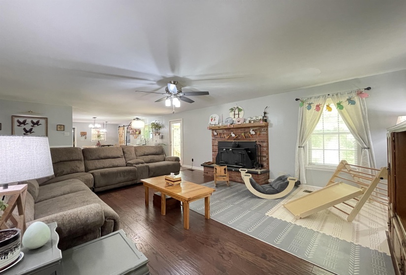 7754 DEER LAKE DR, Millington, Tennessee 38053, 3 Bedrooms Bedrooms, 7 Rooms Rooms,2 BathroomsBathrooms,Residential,For Sale,DEER LAKE,10220481