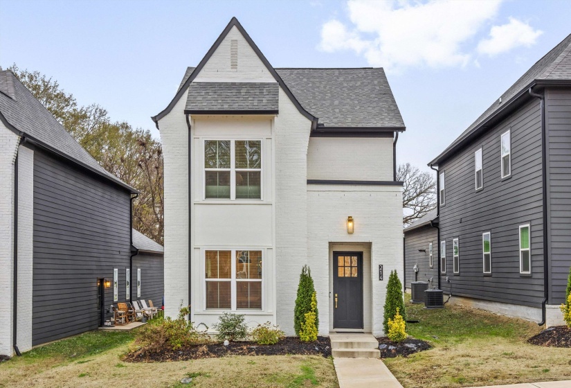 214 MCCOWAT ST, Jackson, Tennessee 38301-5272, 4 Bedrooms Bedrooms, 9 Rooms Rooms,2.1 BathroomsBathrooms,Residential,For Sale,MCCOWAT,10220493