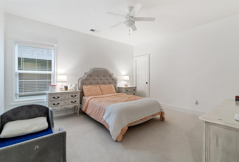 214 MCCOWAT ST, Jackson, Tennessee 38301-5272, 4 Bedrooms Bedrooms, 9 Rooms Rooms,2.1 BathroomsBathrooms,Residential,For Sale,MCCOWAT,10220493