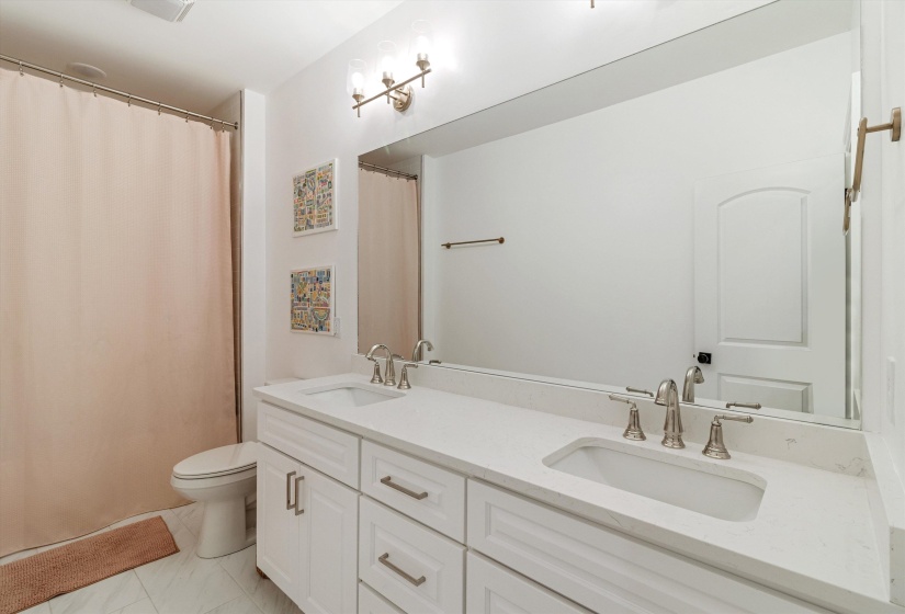 214 MCCOWAT ST, Jackson, Tennessee 38301-5272, 4 Bedrooms Bedrooms, 9 Rooms Rooms,2.1 BathroomsBathrooms,Residential,For Sale,MCCOWAT,10220493