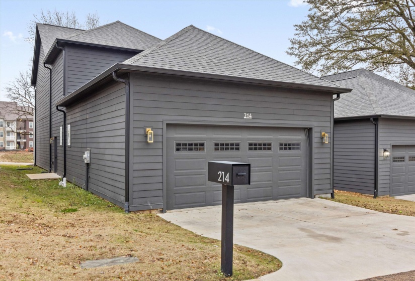 214 MCCOWAT ST, Jackson, Tennessee 38301-5272, 4 Bedrooms Bedrooms, 9 Rooms Rooms,2.1 BathroomsBathrooms,Residential,For Sale,MCCOWAT,10220493