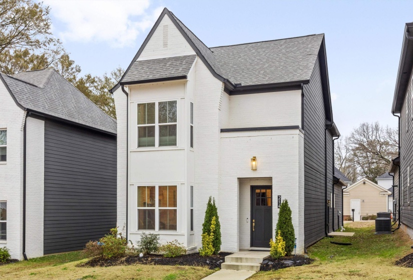 214 MCCOWAT ST, Jackson, Tennessee 38301-5272, 4 Bedrooms Bedrooms, 9 Rooms Rooms,2.1 BathroomsBathrooms,Residential,For Sale,MCCOWAT,10220493