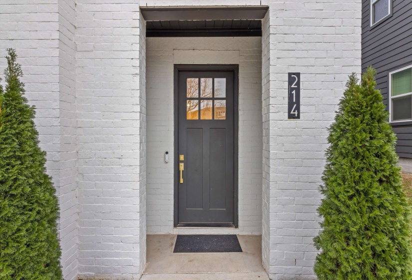 214 MCCOWAT ST, Jackson, Tennessee 38301-5272, 4 Bedrooms Bedrooms, 9 Rooms Rooms,2.1 BathroomsBathrooms,Residential,For Sale,MCCOWAT,10220493