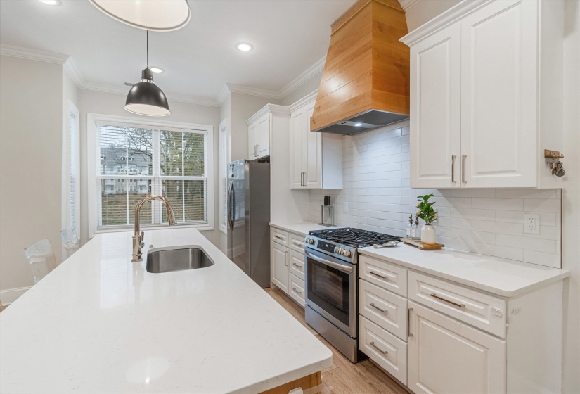 214 MCCOWAT ST, Jackson, Tennessee 38301-5272, 4 Bedrooms Bedrooms, 9 Rooms Rooms,2.1 BathroomsBathrooms,Residential,For Sale,MCCOWAT,10220493