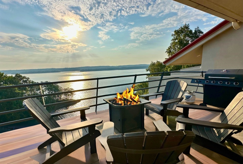 165 LAKESHORE LN, Counce, Tennessee 38326, 3 Bedrooms Bedrooms, 9 Rooms Rooms,3.1 BathroomsBathrooms,Residential,For Sale,LAKESHORE,10213316