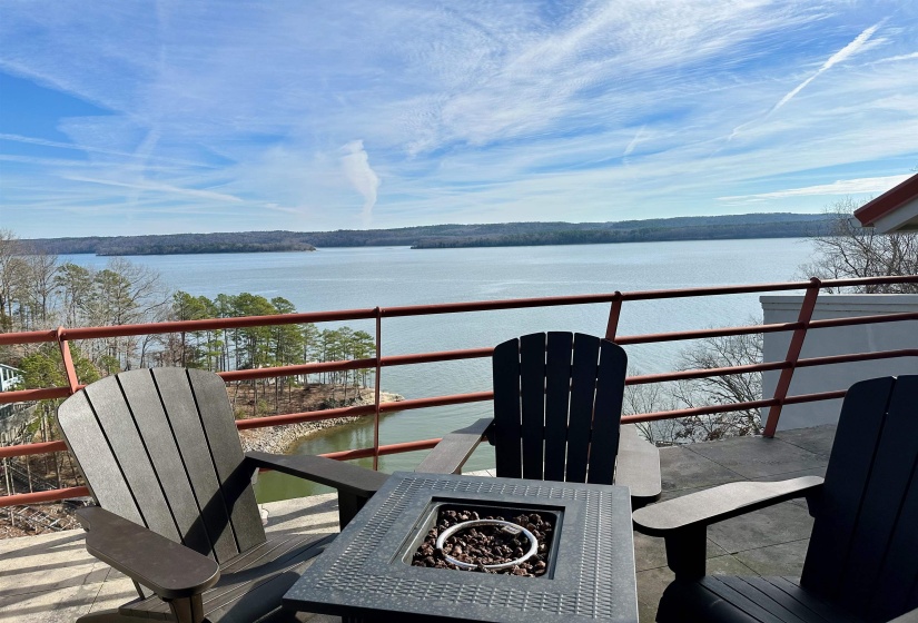 165 LAKESHORE LN, Counce, Tennessee 38326, 3 Bedrooms Bedrooms, 9 Rooms Rooms,3.1 BathroomsBathrooms,Residential,For Sale,LAKESHORE,10213316