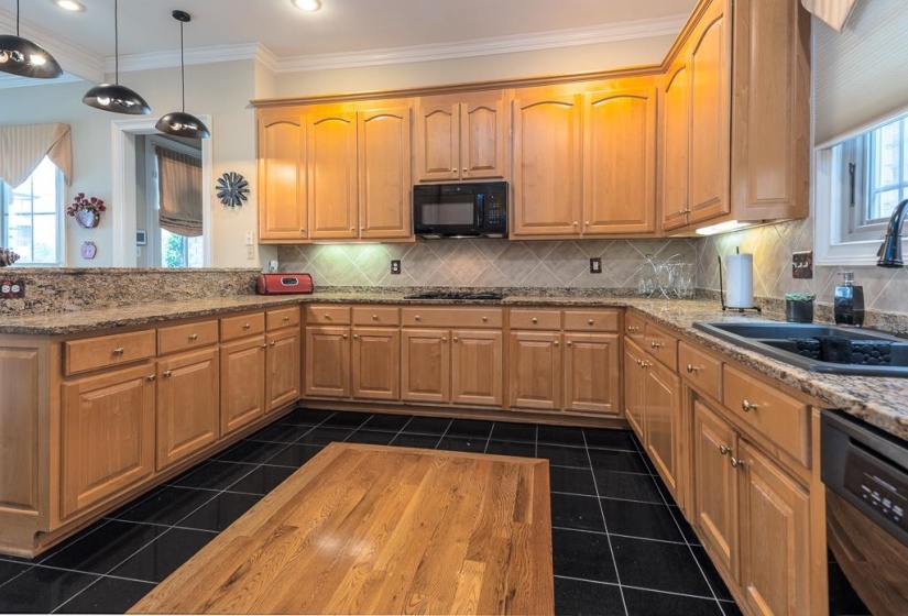 100 FOUNDERS LN, Memphis, Tennessee 38103, 4 Bedrooms Bedrooms, 7 Rooms Rooms,3.1 BathroomsBathrooms,Residential,For Sale,FOUNDERS,10220521