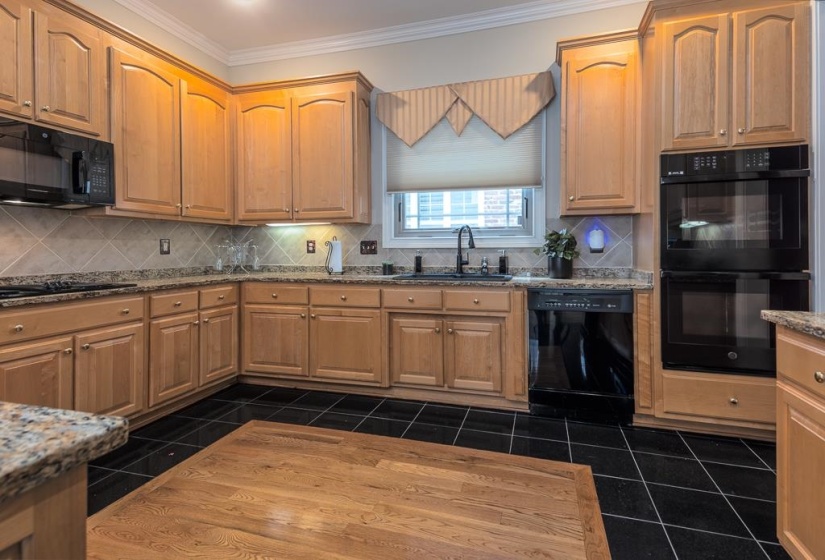 100 FOUNDERS LN, Memphis, Tennessee 38103, 4 Bedrooms Bedrooms, 7 Rooms Rooms,3.1 BathroomsBathrooms,Residential,For Sale,FOUNDERS,10220521