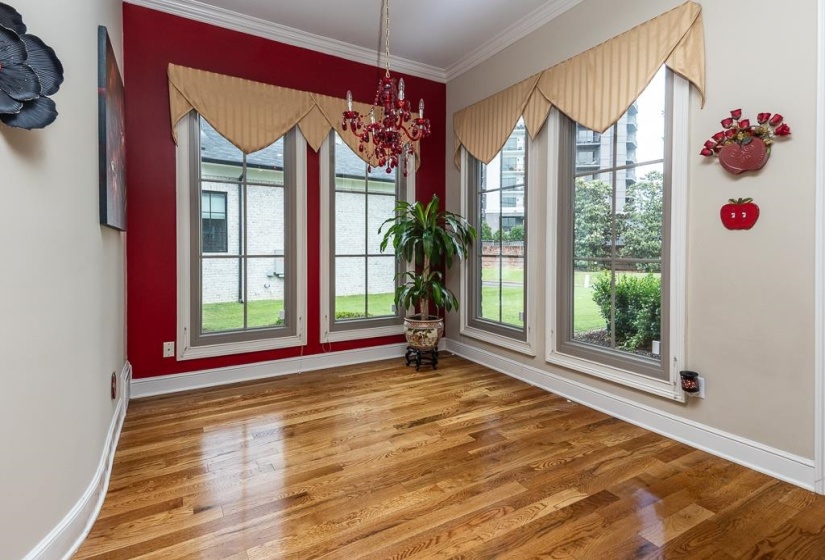 100 FOUNDERS LN, Memphis, Tennessee 38103, 4 Bedrooms Bedrooms, 7 Rooms Rooms,3.1 BathroomsBathrooms,Residential,For Sale,FOUNDERS,10220521