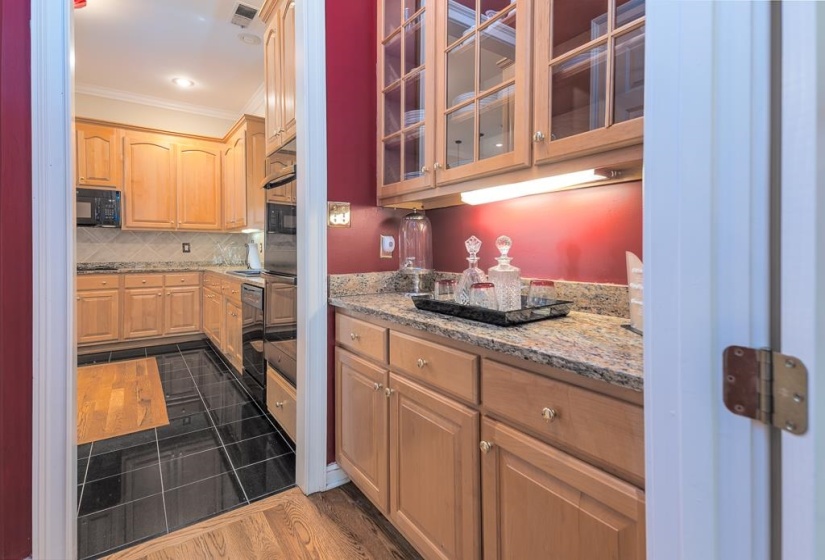 100 FOUNDERS LN, Memphis, Tennessee 38103, 4 Bedrooms Bedrooms, 7 Rooms Rooms,3.1 BathroomsBathrooms,Residential,For Sale,FOUNDERS,10220521