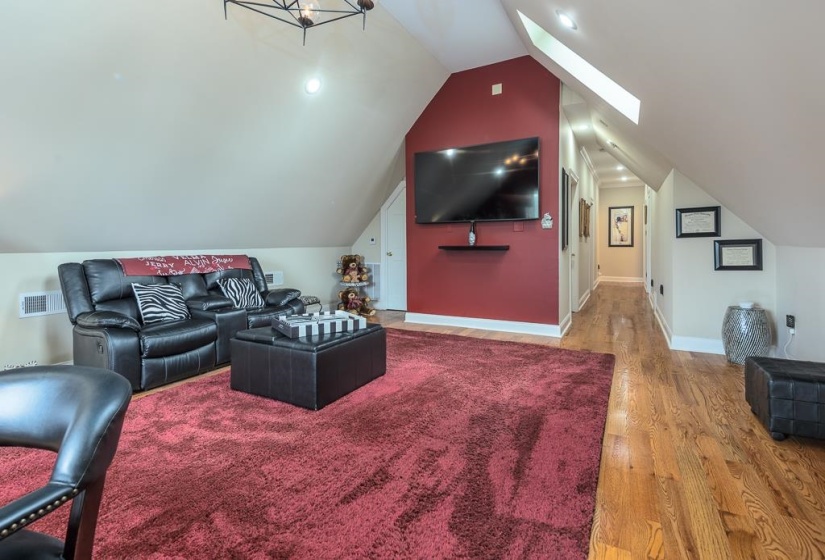 100 FOUNDERS LN, Memphis, Tennessee 38103, 4 Bedrooms Bedrooms, 7 Rooms Rooms,3.1 BathroomsBathrooms,Residential,For Sale,FOUNDERS,10220521