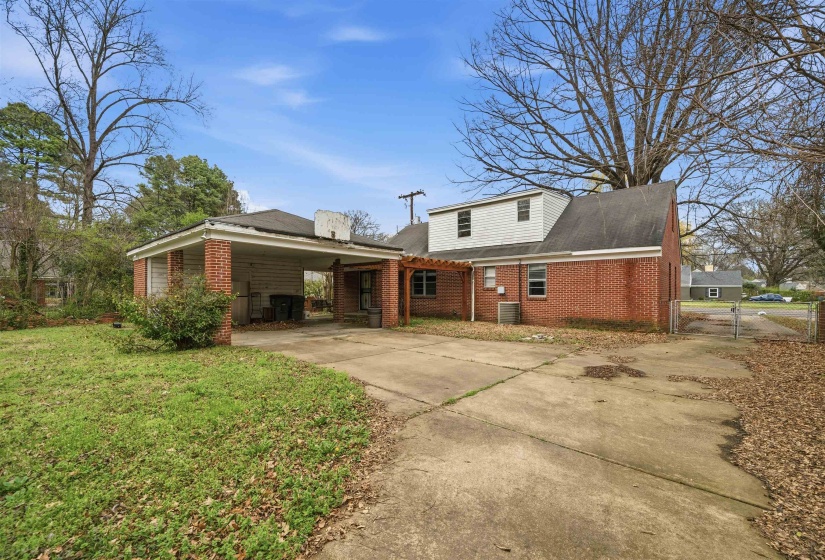 1305 CHERRY RD, Memphis, Tennessee 38117, 4 Bedroom Bedrooms, 7 Room Rooms,2.1 BathroomBathrooms,Residential,For Sale,CHERRY,0,10220525