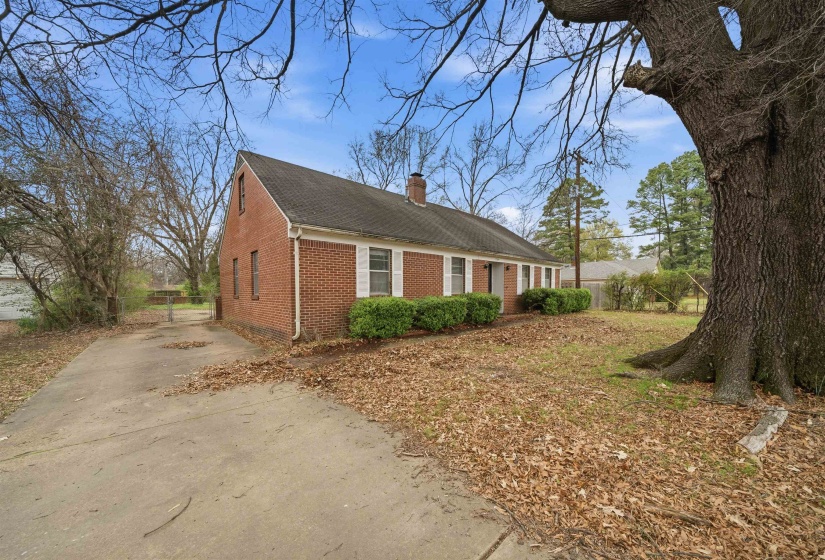 1305 CHERRY RD, Memphis, Tennessee 38117, 4 Bedroom Bedrooms, 7 Room Rooms,2.1 BathroomBathrooms,Residential,For Sale,CHERRY,0,10220525