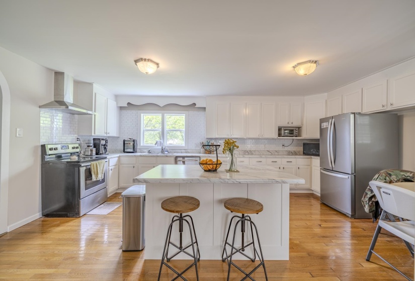 715 PINHOOK DR, Savannah, Tennessee 38372, 3 Bedrooms Bedrooms, 8 Rooms Rooms,2 BathroomsBathrooms,Residential,For Sale,PINHOOK,10220531