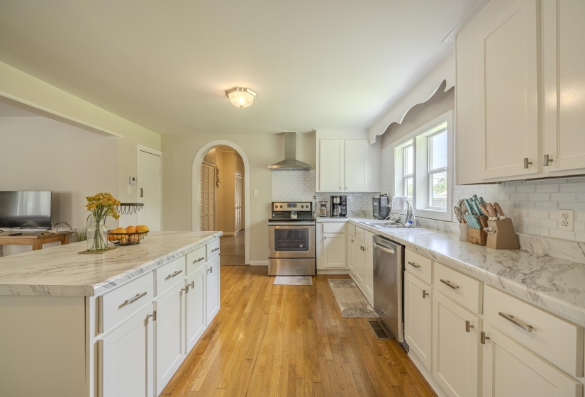 715 PINHOOK DR, Savannah, Tennessee 38372, 3 Bedrooms Bedrooms, 8 Rooms Rooms,2 BathroomsBathrooms,Residential,For Sale,PINHOOK,10220531