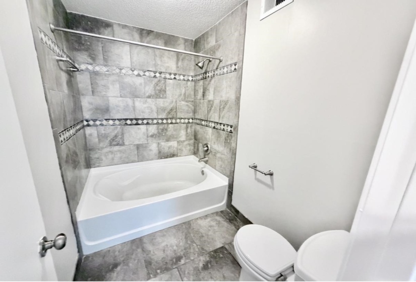 8406 ROCKCREEK PKY, Memphis, Tennessee 38016, 3 Bedrooms Bedrooms, 6 Rooms Rooms,2.1 BathroomsBathrooms,Residential,For Sale,ROCKCREEK,10220537