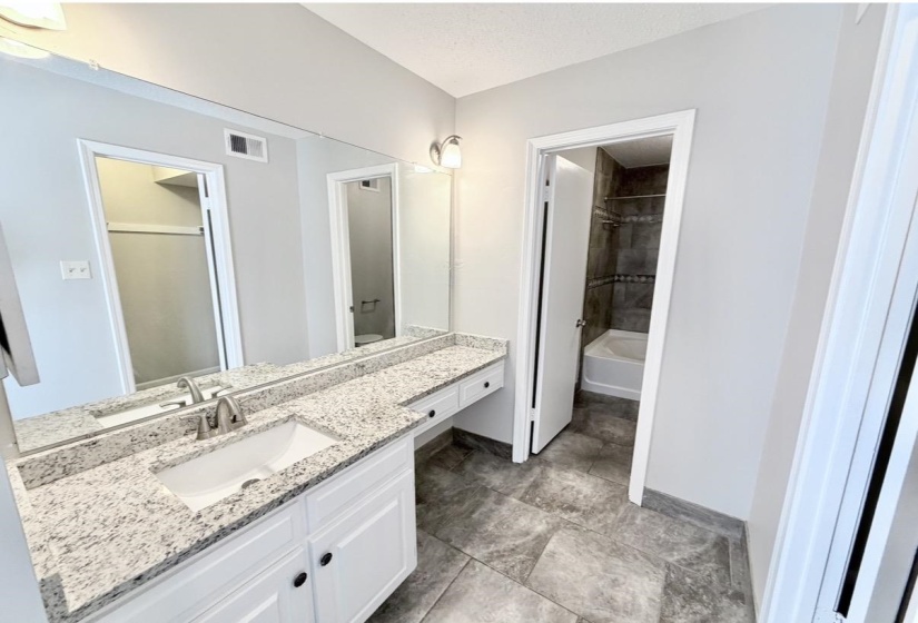 8406 ROCKCREEK PKY, Memphis, Tennessee 38016, 3 Bedrooms Bedrooms, 6 Rooms Rooms,2.1 BathroomsBathrooms,Residential,For Sale,ROCKCREEK,10220537