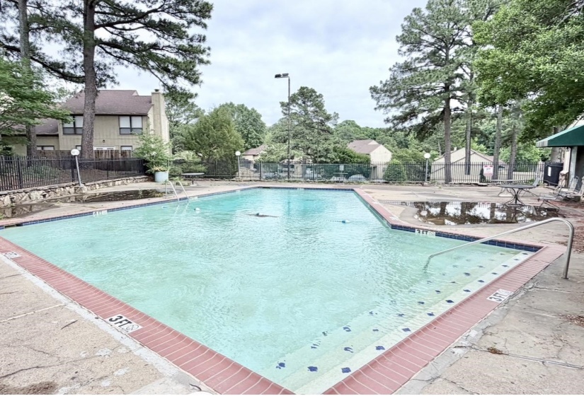 8406 ROCKCREEK PKY, Memphis, Tennessee 38016, 3 Bedrooms Bedrooms, 6 Rooms Rooms,2.1 BathroomsBathrooms,Residential,For Sale,ROCKCREEK,10220537
