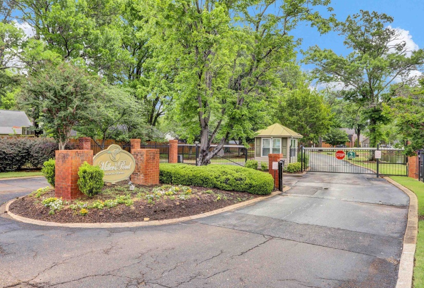 6669 PONDSIDE CIR, Memphis, Tennessee 38119, 3 Bedrooms Bedrooms, 6 Rooms Rooms,2.1 BathroomsBathrooms,Residential,For Sale,PONDSIDE,10220541