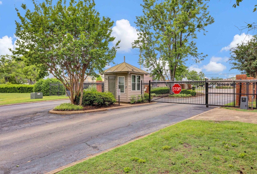 6669 PONDSIDE CIR, Memphis, Tennessee 38119, 3 Bedrooms Bedrooms, 6 Rooms Rooms,2.1 BathroomsBathrooms,Residential,For Sale,PONDSIDE,10220541