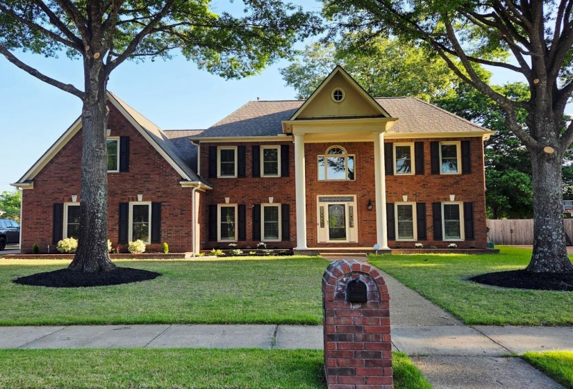 850 COLEHERNE DR, Collierville, Tennessee 38017, 4 Bedrooms Bedrooms, 9 Rooms Rooms,2.1 BathroomsBathrooms,Rental Properties,For Sale,COLEHERNE,10220579