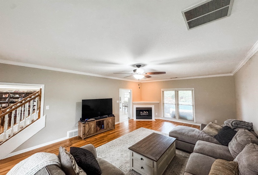 850 COLEHERNE DR, Collierville, Tennessee 38017, 4 Bedrooms Bedrooms, 9 Rooms Rooms,2.1 BathroomsBathrooms,Rental Properties,For Sale,COLEHERNE,10220579