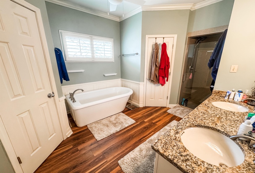 850 COLEHERNE DR, Collierville, Tennessee 38017, 4 Bedrooms Bedrooms, 9 Rooms Rooms,2.1 BathroomsBathrooms,Rental Properties,For Sale,COLEHERNE,10220579