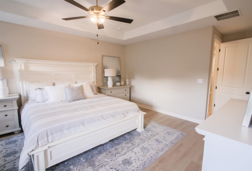 9568 GRAYS HOLLOW DR, Cordova, Tennessee 38018, 5 Bedroom Bedrooms, 11 Room Rooms,3.1 BathroomBathrooms,Residential,For Sale,GRAYS HOLLOW,0,10208558