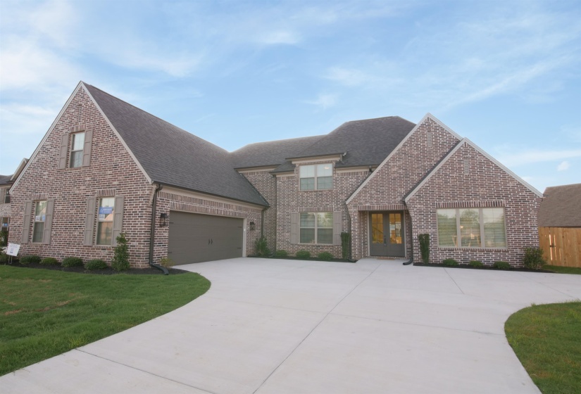 9568 GRAYS HOLLOW DR, Cordova, Tennessee 38018, 5 Bedroom Bedrooms, 11 Room Rooms,3.1 BathroomBathrooms,Residential,For Sale,GRAYS HOLLOW,0,10208558