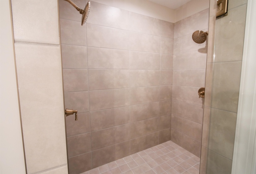 9568 GRAYS HOLLOW DR, Cordova, Tennessee 38018, 5 Bedroom Bedrooms, 11 Room Rooms,3.1 BathroomBathrooms,Residential,For Sale,GRAYS HOLLOW,0,10208558