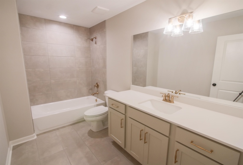 9568 GRAYS HOLLOW DR, Cordova, Tennessee 38018, 5 Bedroom Bedrooms, 11 Room Rooms,3.1 BathroomBathrooms,Residential,For Sale,GRAYS HOLLOW,0,10208558