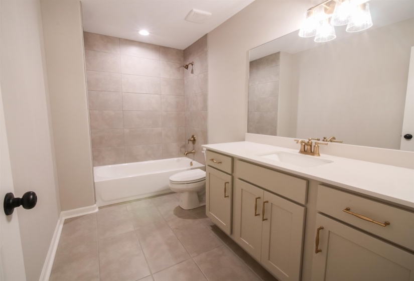 9568 GRAYS HOLLOW DR, Cordova, Tennessee 38018, 5 Bedroom Bedrooms, 11 Room Rooms,3.1 BathroomBathrooms,Residential,For Sale,GRAYS HOLLOW,0,10208558