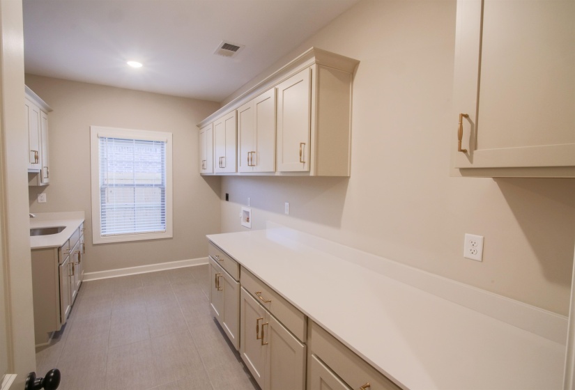 9568 GRAYS HOLLOW DR, Cordova, Tennessee 38018, 5 Bedroom Bedrooms, 11 Room Rooms,3.1 BathroomBathrooms,Residential,For Sale,GRAYS HOLLOW,0,10208558